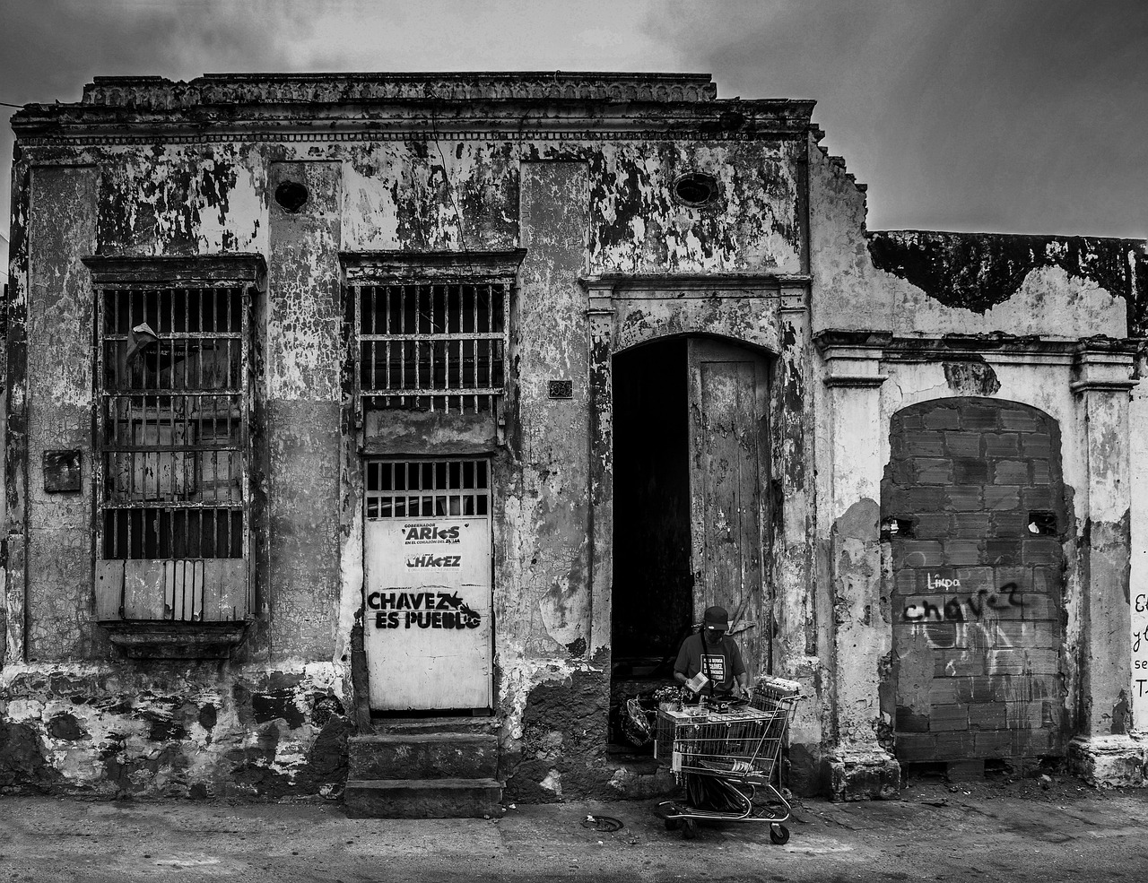 maracaibo, venezuela, building, old, architecture, black and white, sky, city, cities, urban, nature, blight, woman, shopping cart, gray sky, gray city, gray shopping, gray building, gray shop